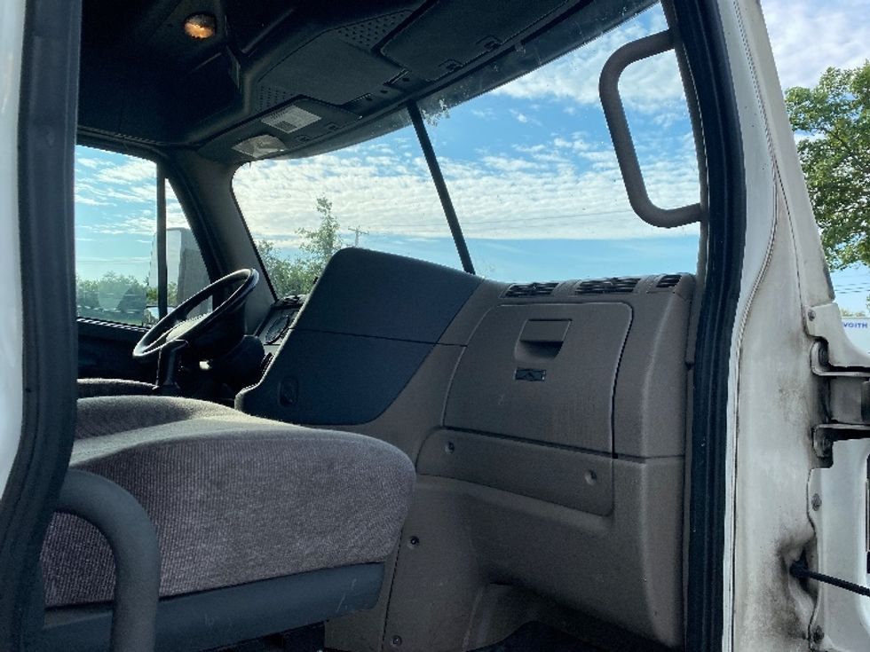 Sleeper Tractor-Heavy Duty Tractors-Freightliner-2019-Cascadia 12564ST-Harrisburg-PA-646,125\n\t\tmiles-$ 40,250 - Image 14