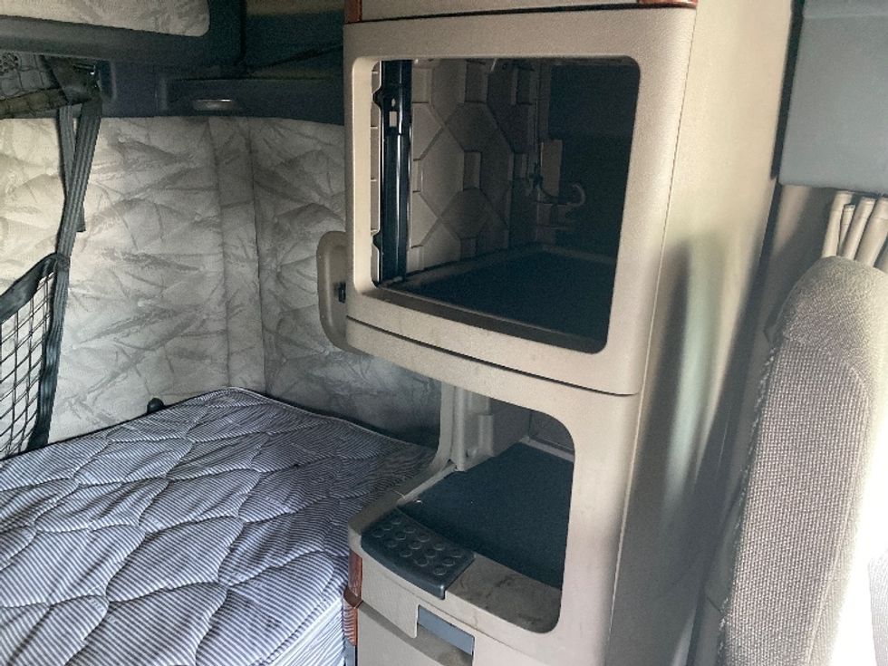 Sleeper Tractor-Heavy Duty Tractors-Freightliner-2019-Cascadia 12564ST-Harrisburg-PA-646,125\n\t\tmiles-$ 40,250 - Image 18