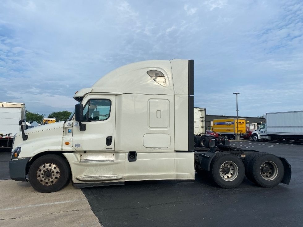 Sleeper Tractor-Heavy Duty Tractors-Freightliner-2019-Cascadia 12564ST-Harrisburg-PA-646,125\n\t\tmiles-$ 40,250 - Image 4