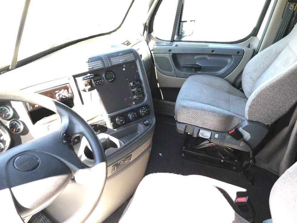 Sleeper Tractor-Heavy Duty Tractors-Freightliner-2019-Cascadia 12564ST-Harrisonburg-VA-460,833\n\t\tmiles-$ 54,250 - Image 10