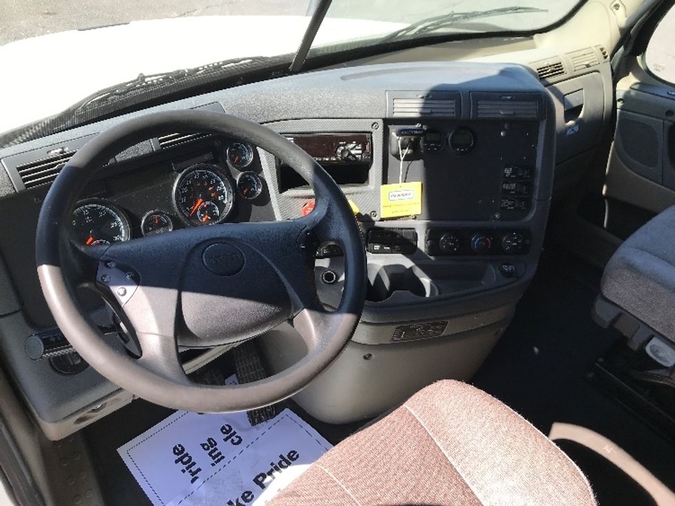 Sleeper Tractor-Heavy Duty Tractors-Freightliner-2019-Cascadia 12564ST-Harrisonburg-VA-460,833\n\t\tmiles-$ 54,250 - Image 11