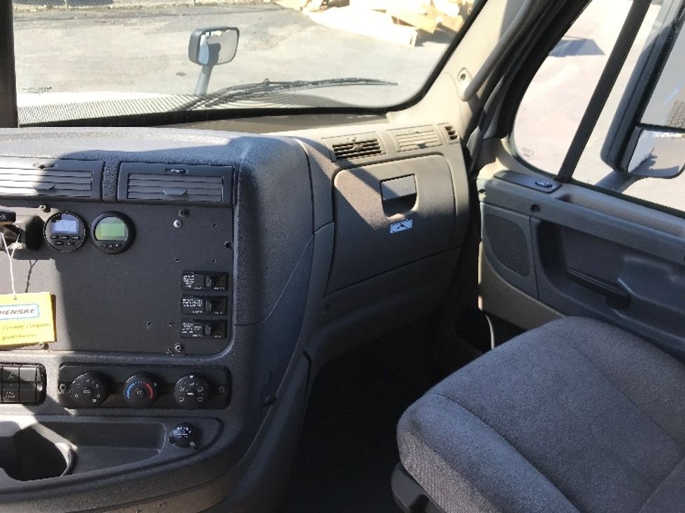 Sleeper Tractor-Heavy Duty Tractors-Freightliner-2019-Cascadia 12564ST-Harrisonburg-VA-460,833\n\t\tmiles-$ 54,250 - Image 12