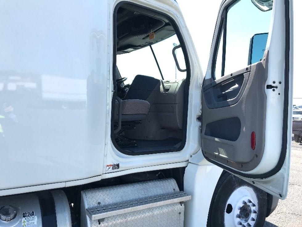 Sleeper Tractor-Heavy Duty Tractors-Freightliner-2019-Cascadia 12564ST-Harrisonburg-VA-460,833\n\t\tmiles-$ 54,250 - Image 13