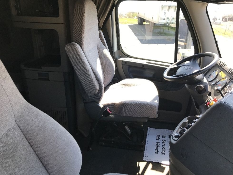 Sleeper Tractor-Heavy Duty Tractors-Freightliner-2019-Cascadia 12564ST-Harrisonburg-VA-460,833\n\t\tmiles-$ 54,250 - Image 15