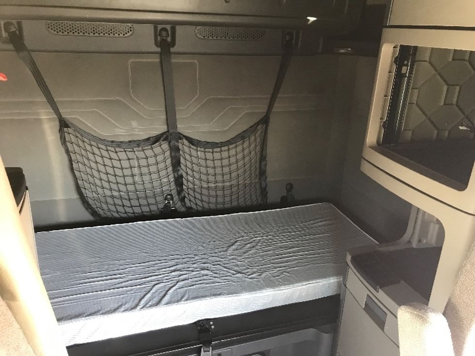 Sleeper Tractor-Heavy Duty Tractors-Freightliner-2019-Cascadia 12564ST-Harrisonburg-VA-460,833\n\t\tmiles-$ 54,250 - Image 16