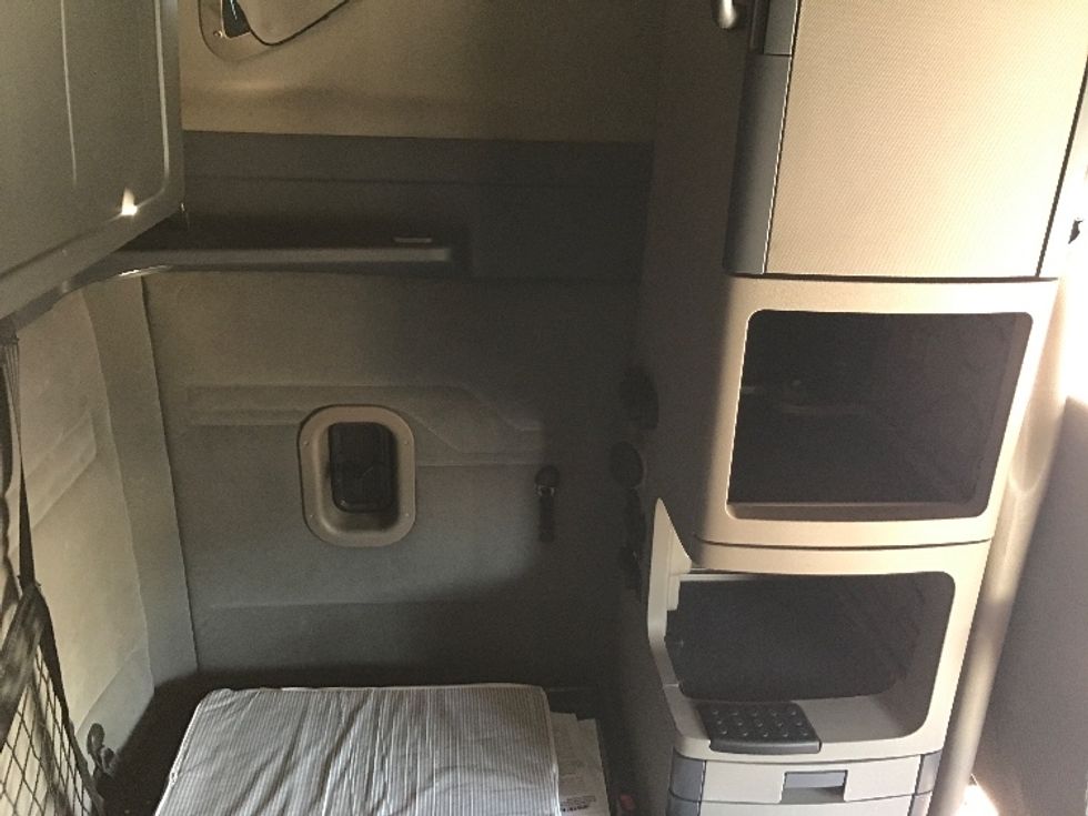 Sleeper Tractor-Heavy Duty Tractors-Freightliner-2019-Cascadia 12564ST-Harrisonburg-VA-460,833\n\t\tmiles-$ 54,250 - Image 18