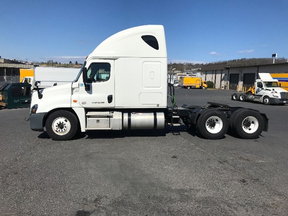 Sleeper Tractor-Heavy Duty Tractors-Freightliner-2019-Cascadia 12564ST-Harrisonburg-VA-460,833\n\t\tmiles-$ 54,250 - Image 4