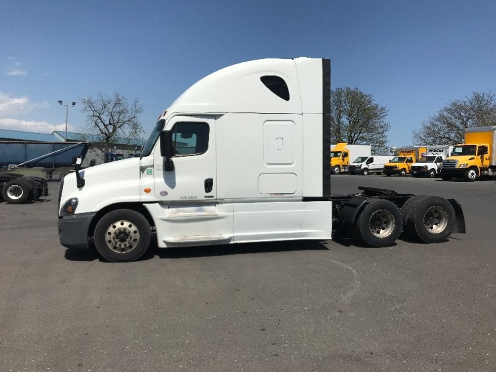2019 Freightliner Cascadia 12564ST Sleeper Tractor