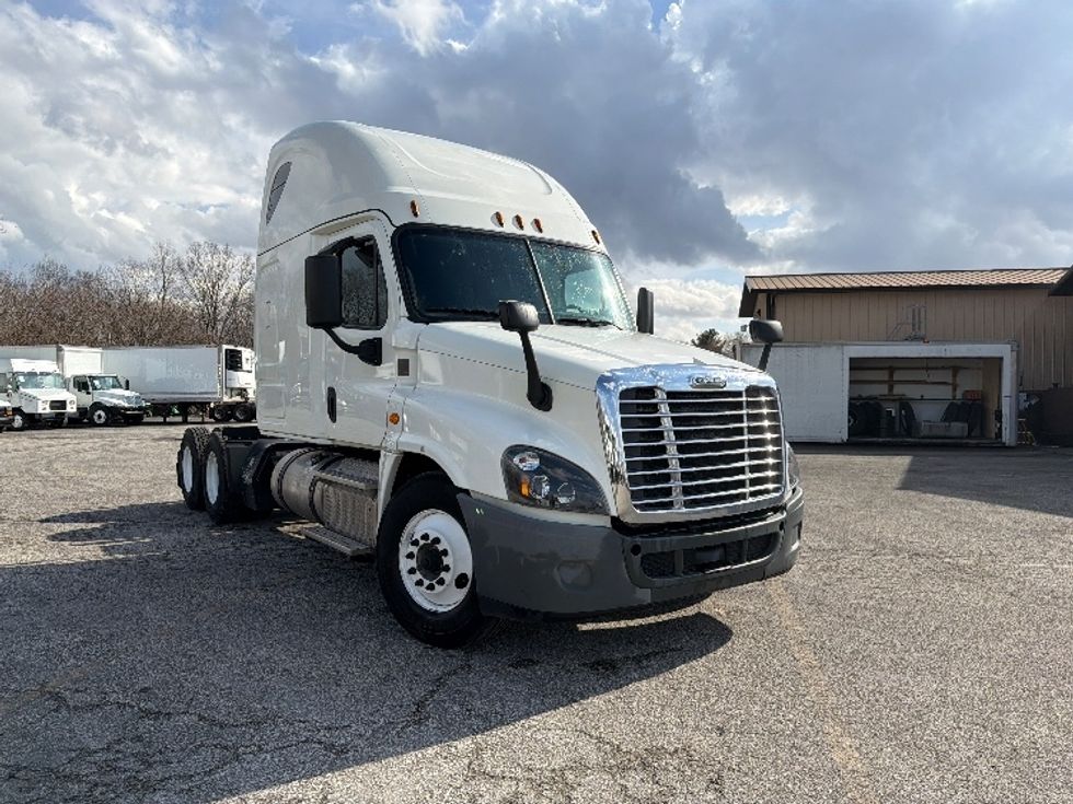 Sleeper Tractor-Heavy Duty Tractors-Freightliner-2019-Cascadia 12564ST-Harrisonburg-VA-538,803\n\t\tmiles-$ 43,250 - Image 1