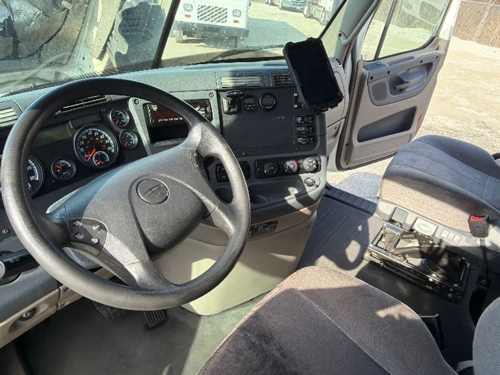 Sleeper Tractor-Heavy Duty Tractors-Freightliner-2019-Cascadia 12564ST-Harrisonburg-VA-538,803\n\t\tmiles-$ 43,250 - Image 10