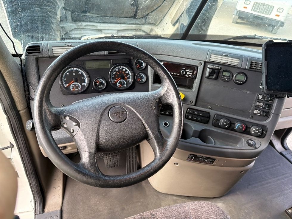 Sleeper Tractor-Heavy Duty Tractors-Freightliner-2019-Cascadia 12564ST-Harrisonburg-VA-538,803\n\t\tmiles-$ 43,250 - Image 11