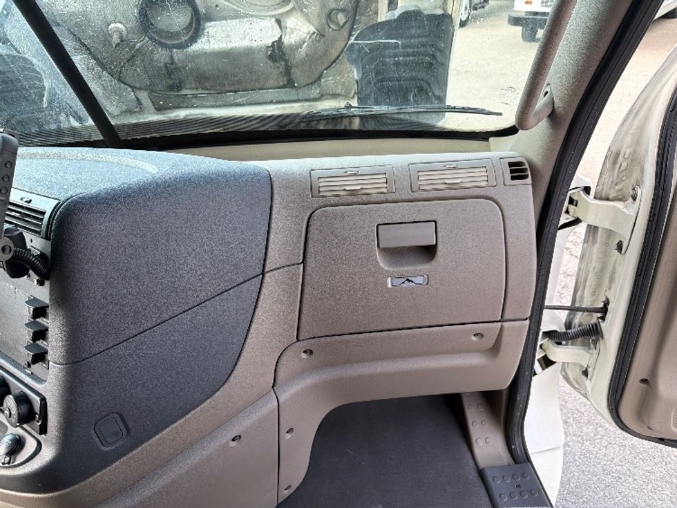 Sleeper Tractor-Heavy Duty Tractors-Freightliner-2019-Cascadia 12564ST-Harrisonburg-VA-538,803\n\t\tmiles-$ 43,250 - Image 14