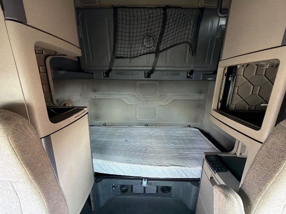 Sleeper Tractor-Heavy Duty Tractors-Freightliner-2019-Cascadia 12564ST-Harrisonburg-VA-538,803\n\t\tmiles-$ 43,250 - Image 16