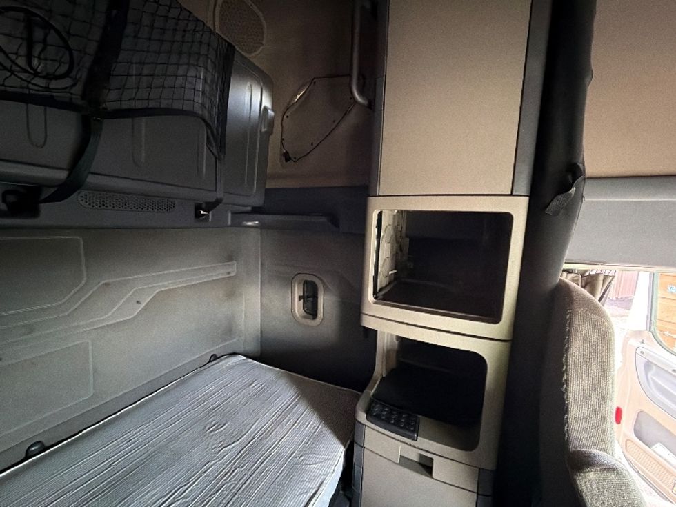 Sleeper Tractor-Heavy Duty Tractors-Freightliner-2019-Cascadia 12564ST-Harrisonburg-VA-538,803\n\t\tmiles-$ 43,250 - Image 18