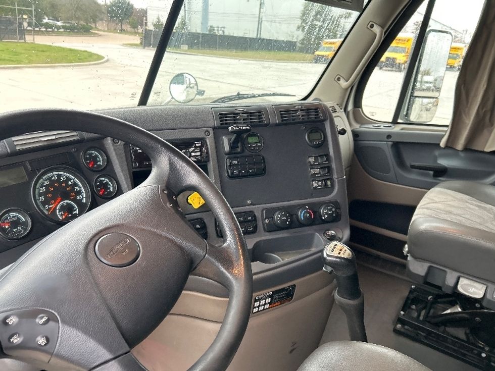 Sleeper Tractor-Heavy Duty Tractors-Freightliner-2019-Cascadia 12564ST-Houston-TX-246,451\n\t\tmiles-$ 59,750 - Image 10