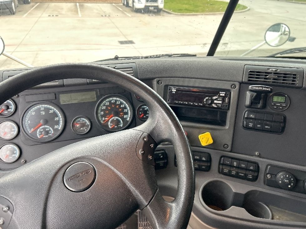 Sleeper Tractor-Heavy Duty Tractors-Freightliner-2019-Cascadia 12564ST-Houston-TX-246,451\n\t\tmiles-$ 59,750 - Image 11