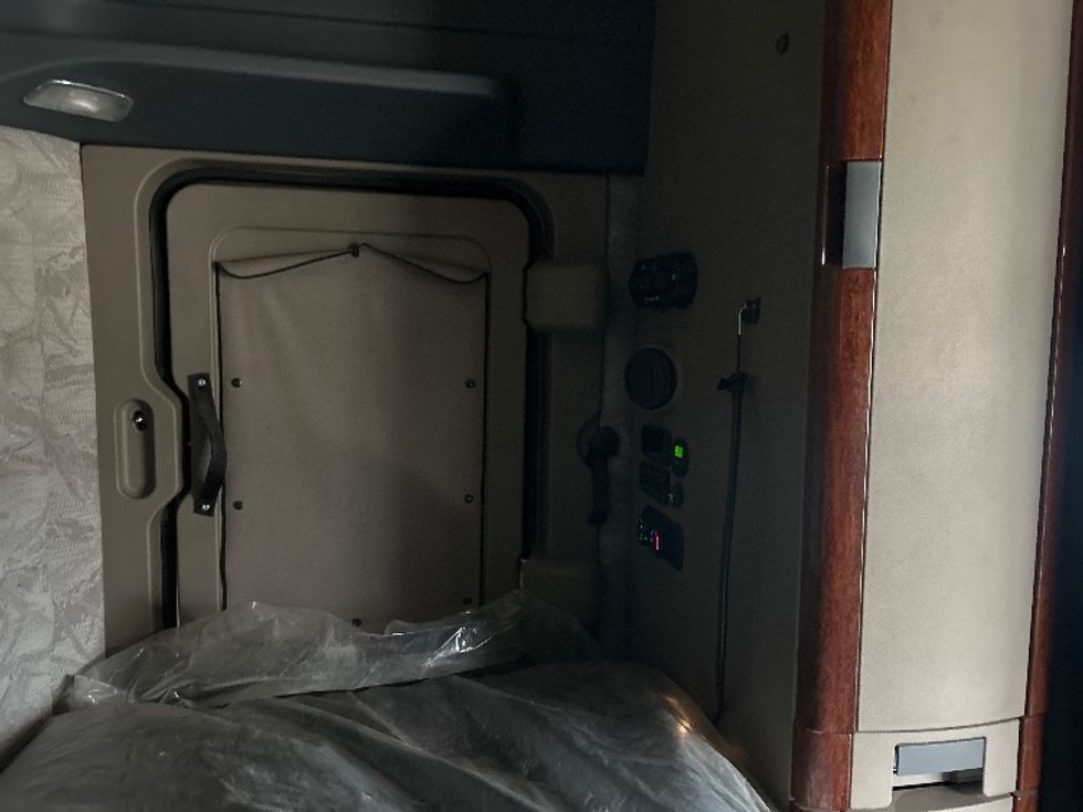 Sleeper Tractor-Heavy Duty Tractors-Freightliner-2019-Cascadia 12564ST-Houston-TX-246,451\n\t\tmiles-$ 59,750 - Image 18