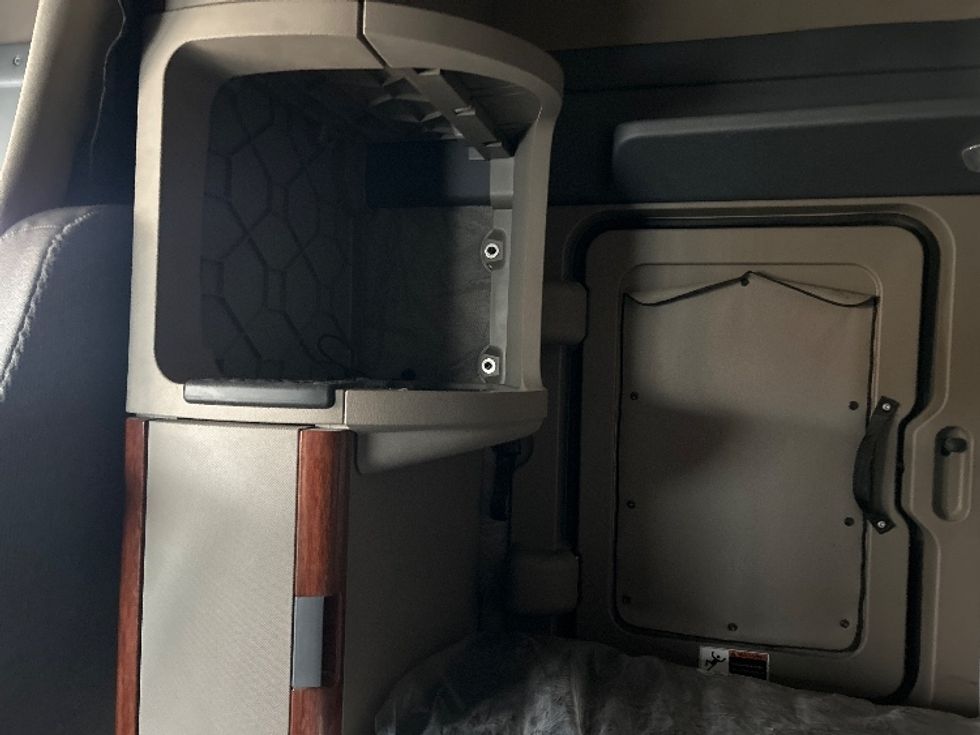 Sleeper Tractor-Heavy Duty Tractors-Freightliner-2019-Cascadia 12564ST-Houston-TX-246,451\n\t\tmiles-$ 59,750 - Image 19