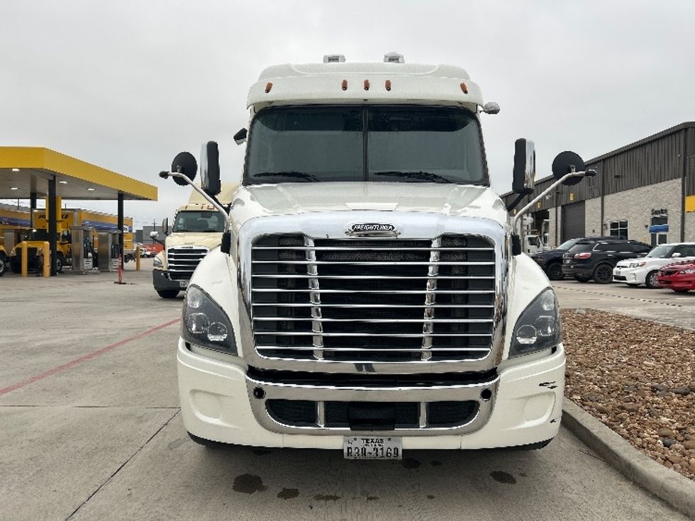 Sleeper Tractor-Heavy Duty Tractors-Freightliner-2019-Cascadia 12564ST-Houston-TX-246,451\n\t\tmiles-$ 59,750 - Image 2