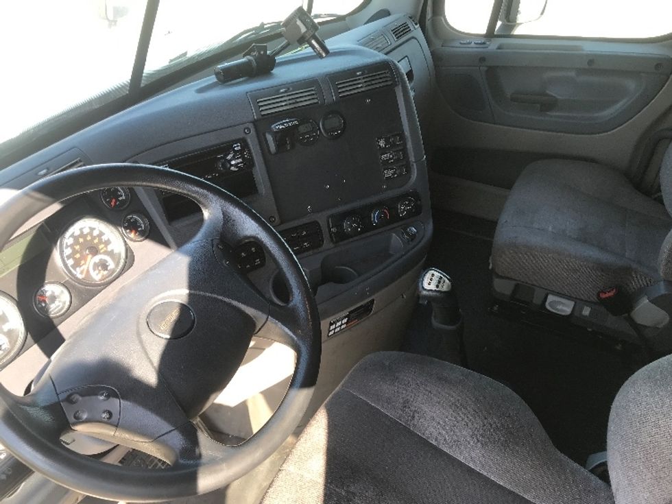 Sleeper Tractor-Heavy Duty Tractors-Freightliner-2019-Cascadia 12564ST-Houston-TX-308,257\n\t\tmiles-$ 63,000 - Image 10