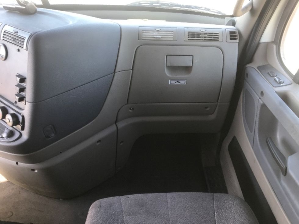 Sleeper Tractor-Heavy Duty Tractors-Freightliner-2019-Cascadia 12564ST-Houston-TX-308,257\n\t\tmiles-$ 63,000 - Image 14