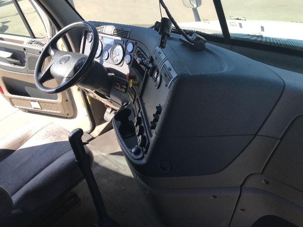 Sleeper Tractor-Heavy Duty Tractors-Freightliner-2019-Cascadia 12564ST-Houston-TX-308,257\n\t\tmiles-$ 63,000 - Image 15