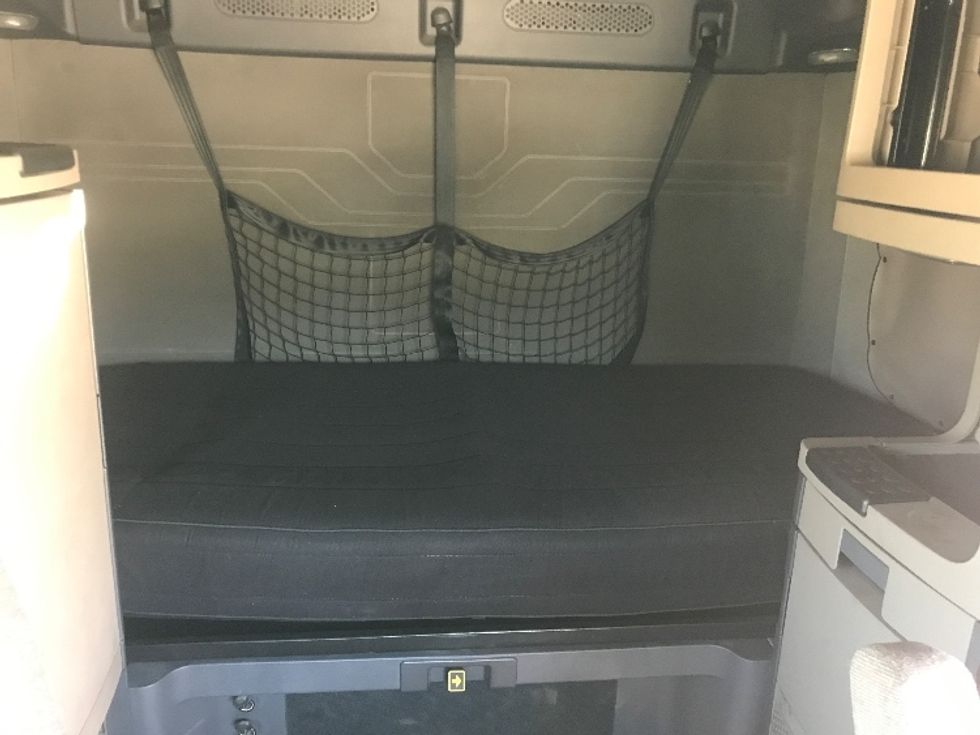 Sleeper Tractor-Heavy Duty Tractors-Freightliner-2019-Cascadia 12564ST-Houston-TX-308,257\n\t\tmiles-$ 63,000 - Image 16