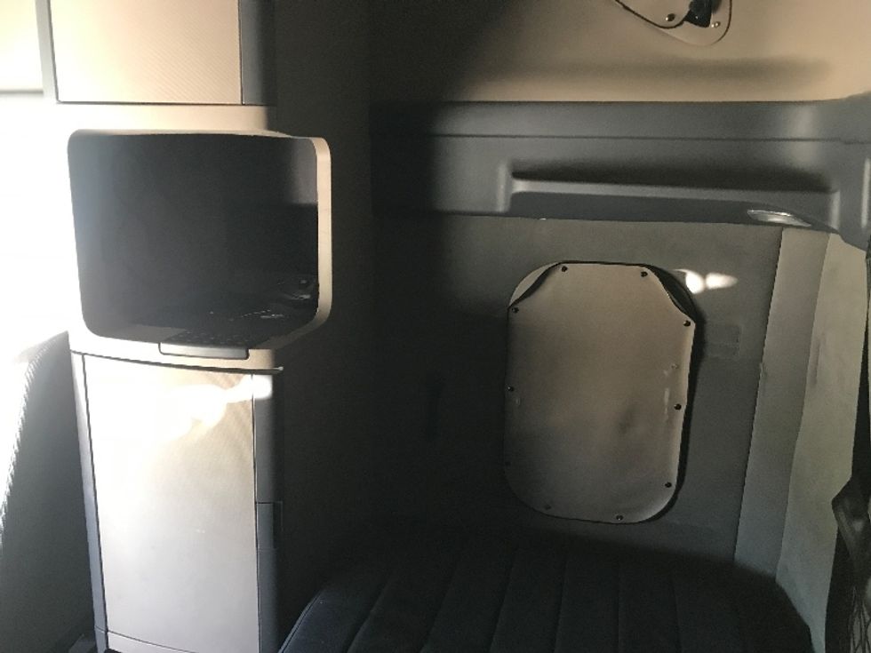 Sleeper Tractor-Heavy Duty Tractors-Freightliner-2019-Cascadia 12564ST-Houston-TX-308,257\n\t\tmiles-$ 63,000 - Image 19