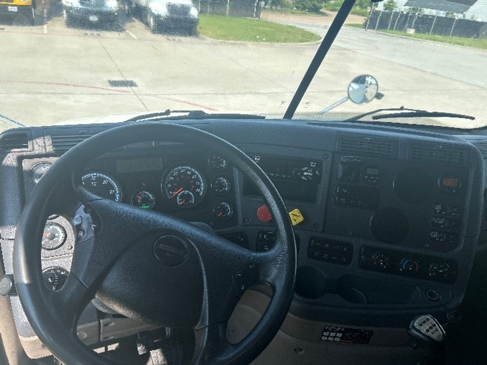 Sleeper Tractor-Heavy Duty Tractors-Freightliner-2019-Cascadia 12564ST-Houston-TX-336,435\n\t\tmiles-$ 62,250 - Image 11