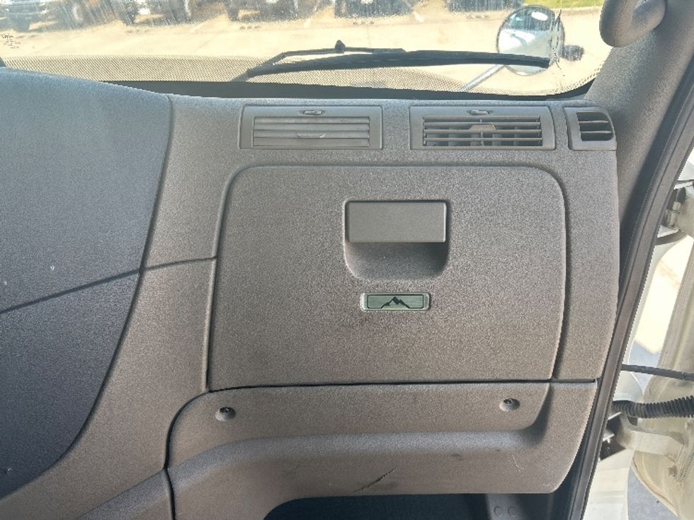 Sleeper Tractor-Heavy Duty Tractors-Freightliner-2019-Cascadia 12564ST-Houston-TX-336,435\n\t\tmiles-$ 62,250 - Image 14