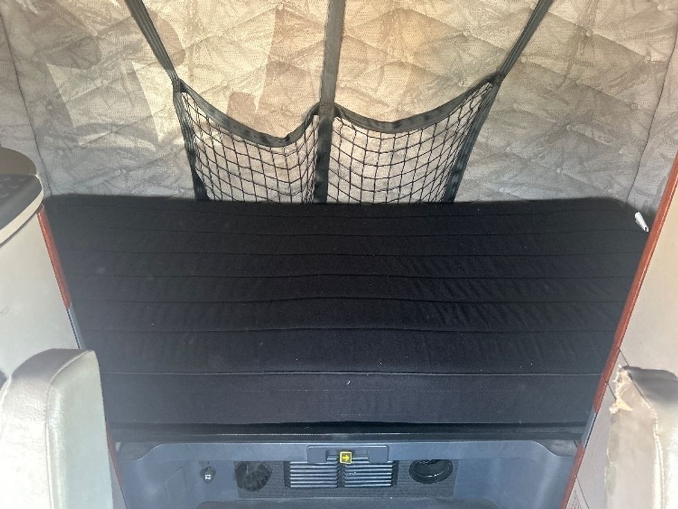 Sleeper Tractor-Heavy Duty Tractors-Freightliner-2019-Cascadia 12564ST-Houston-TX-336,435\n\t\tmiles-$ 62,250 - Image 16