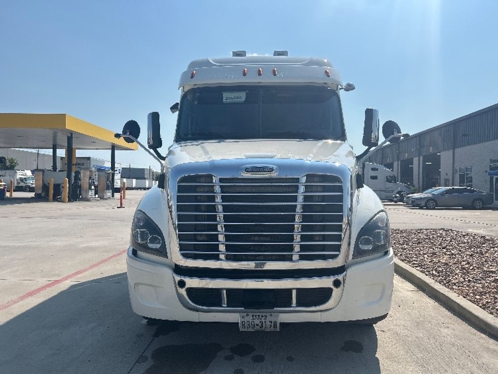 Sleeper Tractor-Heavy Duty Tractors-Freightliner-2019-Cascadia 12564ST-Houston-TX-336,435\n\t\tmiles-$ 62,250 - Image 2