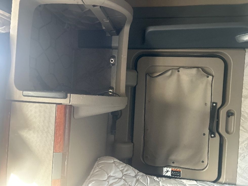 Sleeper Tractor-Heavy Duty Tractors-Freightliner-2019-Cascadia 12564ST-Houston-TX-468,960\n\t\tmiles-$ 47,750 - Image 18