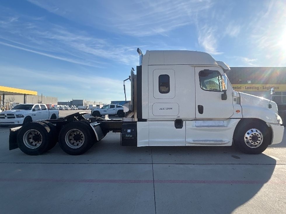 Sleeper Tractor-Heavy Duty Tractors-Freightliner-2019-Cascadia 12564ST-Houston-TX-468,960\n\t\tmiles-$ 47,750 - Image 7