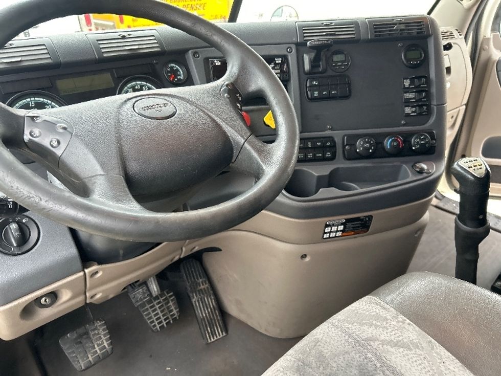 Sleeper Tractor-Heavy Duty Tractors-Freightliner-2019-Cascadia 12564ST-Houston-TX-692,178\n\t\tmiles-$ 35,250 - Image 11