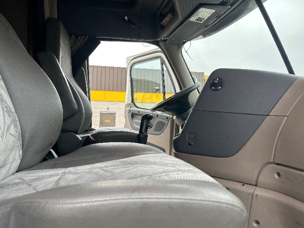 Sleeper Tractor-Heavy Duty Tractors-Freightliner-2019-Cascadia 12564ST-Houston-TX-692,178\n\t\tmiles-$ 35,250 - Image 15