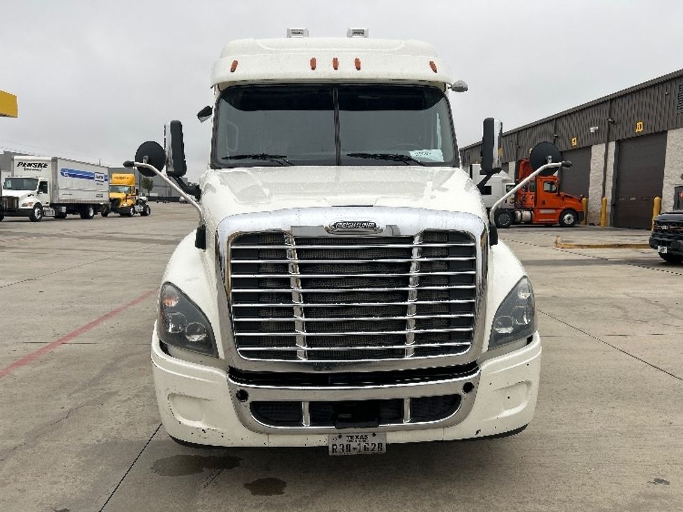 Sleeper Tractor-Heavy Duty Tractors-Freightliner-2019-Cascadia 12564ST-Houston-TX-692,178\n\t\tmiles-$ 35,250 - Image 2