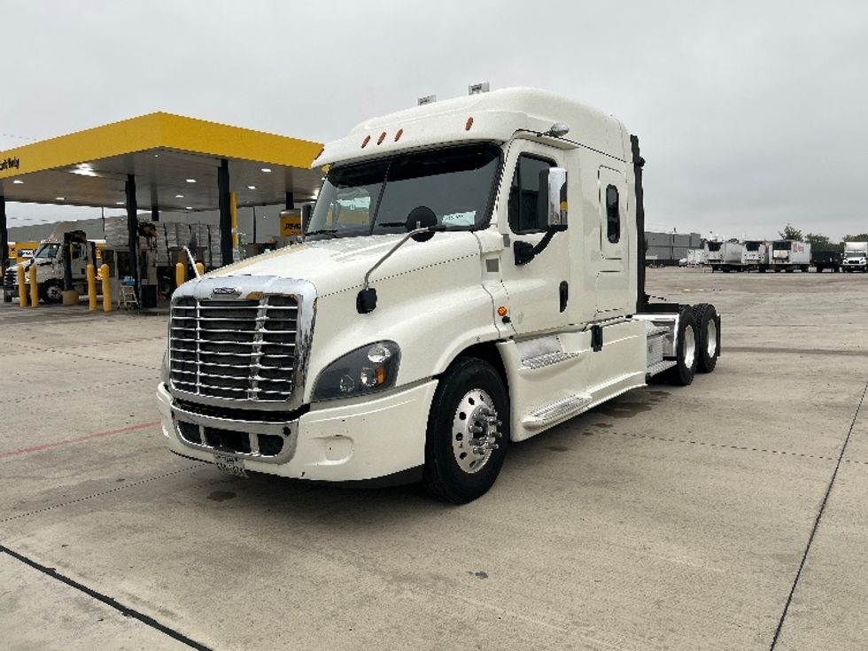 Sleeper Tractor-Heavy Duty Tractors-Freightliner-2019-Cascadia 12564ST-Houston-TX-692,178\n\t\tmiles-$ 35,250 - Image 3