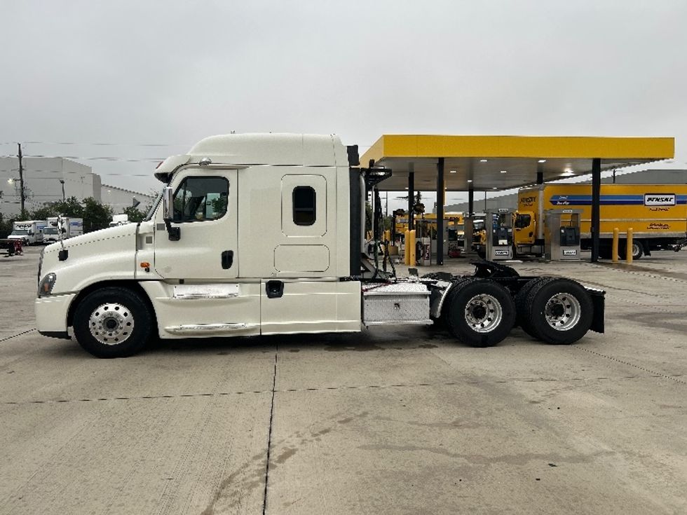 Sleeper Tractor-Heavy Duty Tractors-Freightliner-2019-Cascadia 12564ST-Houston-TX-692,178\n\t\tmiles-$ 35,250 - Image 4