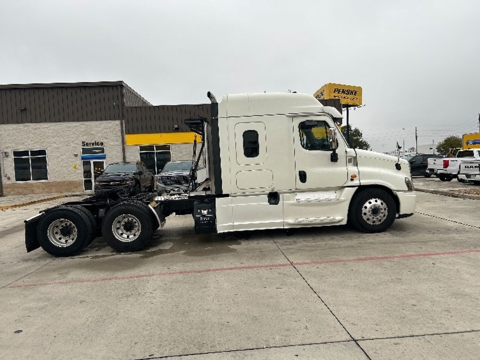 Sleeper Tractor-Heavy Duty Tractors-Freightliner-2019-Cascadia 12564ST-Houston-TX-692,178\n\t\tmiles-$ 35,250 - Image 8