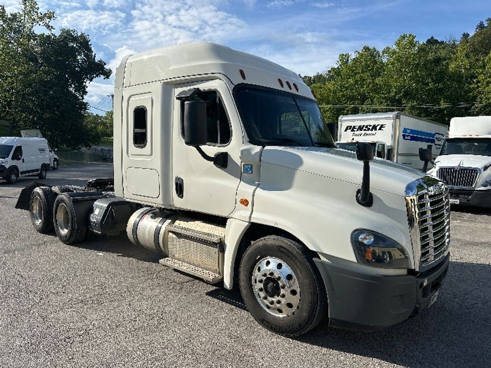 Sleeper Tractor-Heavy Duty Tractors-Freightliner-2019-Cascadia 12564ST-Huntington-WV-392,724\n\t\tmiles-$ 52,750 - Image 1