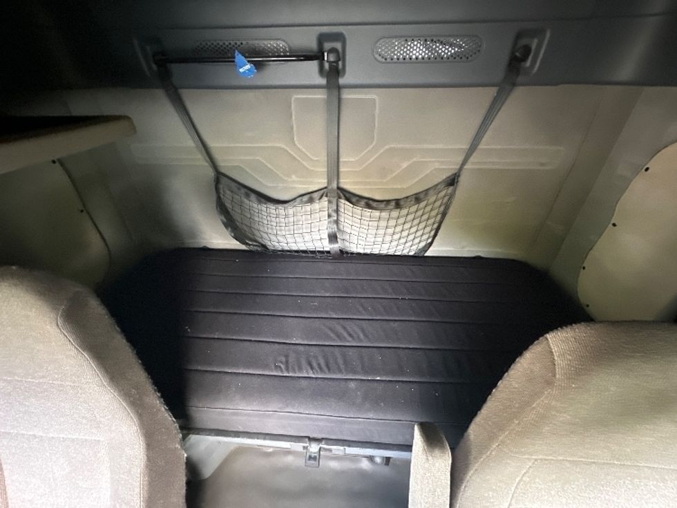 Sleeper Tractor-Heavy Duty Tractors-Freightliner-2019-Cascadia 12564ST-Huntington-WV-392,724\n\t\tmiles-$ 52,750 - Image 16