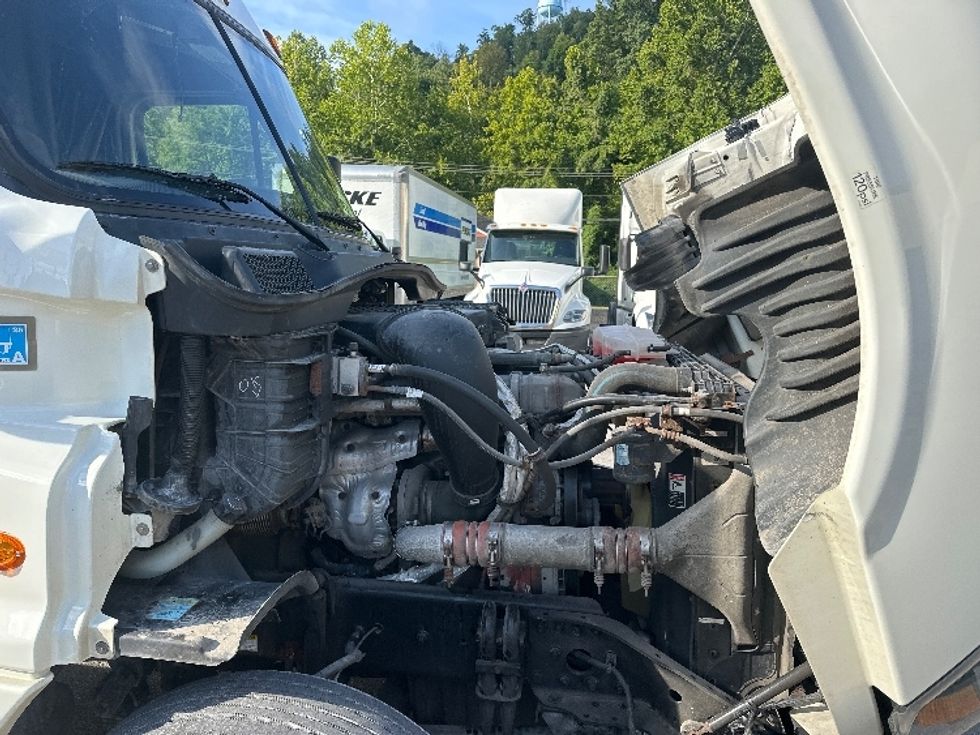 Sleeper Tractor-Heavy Duty Tractors-Freightliner-2019-Cascadia 12564ST-Huntington-WV-392,724\n\t\tmiles-$ 52,750 - Image 20