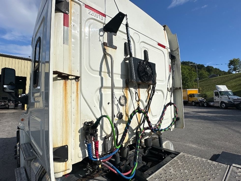 Sleeper Tractor-Heavy Duty Tractors-Freightliner-2019-Cascadia 12564ST-Huntington-WV-392,724\n\t\tmiles-$ 52,750 - Image 22