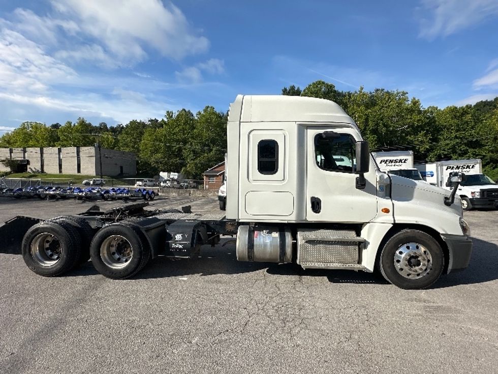 Sleeper Tractor-Heavy Duty Tractors-Freightliner-2019-Cascadia 12564ST-Huntington-WV-392,724\n\t\tmiles-$ 52,750 - Image 8
