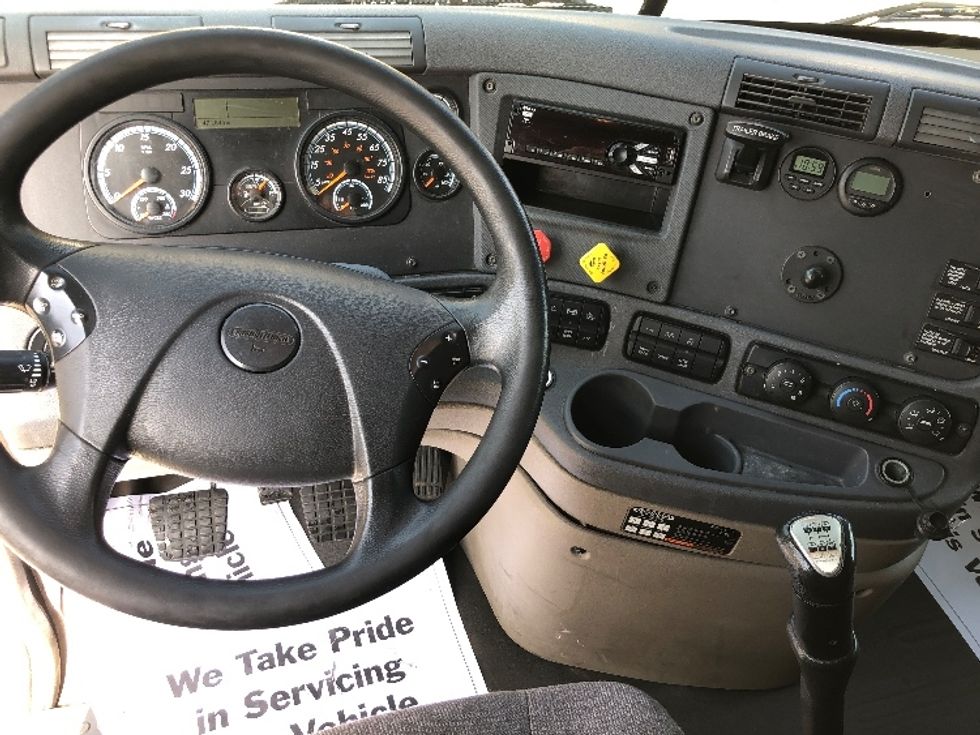 Sleeper Tractor-Heavy Duty Tractors-Freightliner-2019-Cascadia 12564ST-Indianapolis-IN-469,818\n\t\tmiles-$ 48,500 - Image 10
