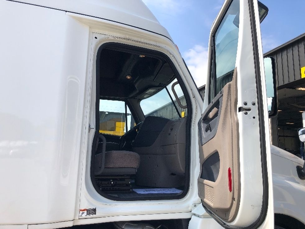 Sleeper Tractor-Heavy Duty Tractors-Freightliner-2019-Cascadia 12564ST-Indianapolis-IN-469,818\n\t\tmiles-$ 48,500 - Image 13