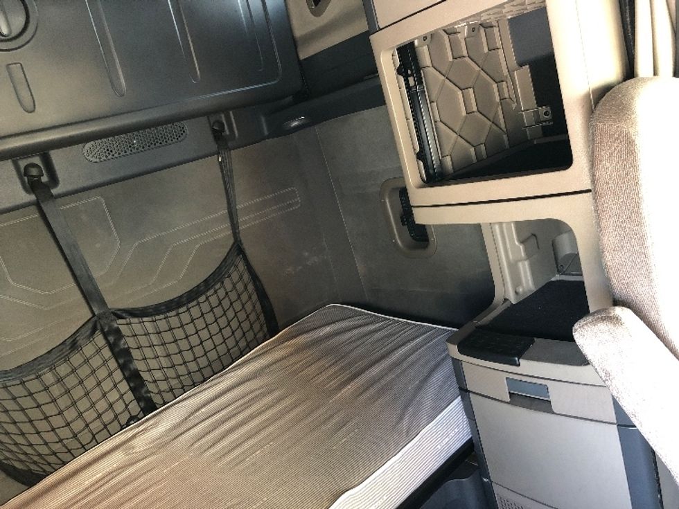 Sleeper Tractor-Heavy Duty Tractors-Freightliner-2019-Cascadia 12564ST-Indianapolis-IN-469,818\n\t\tmiles-$ 48,500 - Image 18