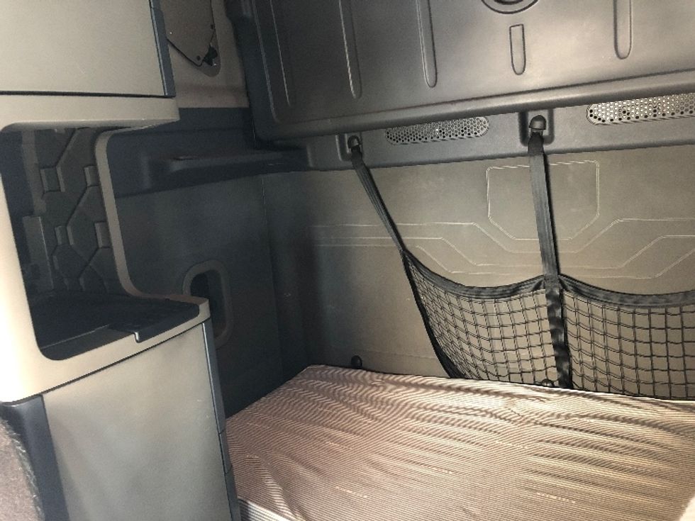 Sleeper Tractor-Heavy Duty Tractors-Freightliner-2019-Cascadia 12564ST-Indianapolis-IN-469,818\n\t\tmiles-$ 48,500 - Image 19