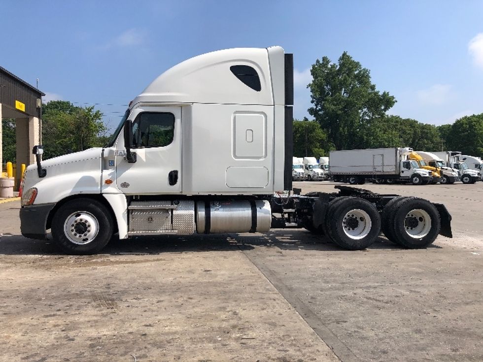 Sleeper Tractor-Heavy Duty Tractors-Freightliner-2019-Cascadia 12564ST-Indianapolis-IN-469,818\n\t\tmiles-$ 48,500 - Image 4